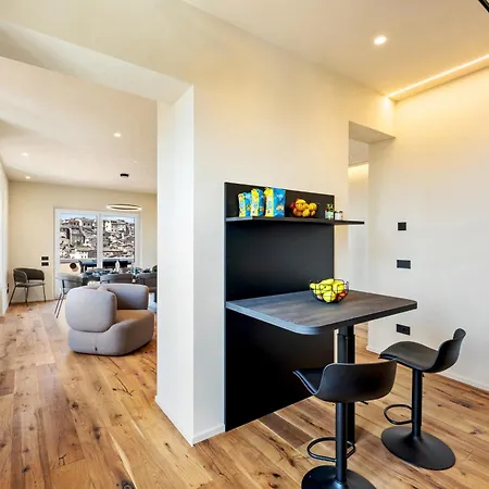 Апартаменти Modern Penthouse With Private Panoramic Terrace *